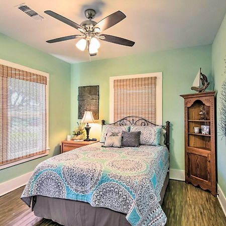 Quaint Galveston Vacation Home - Central Location! Exterior photo