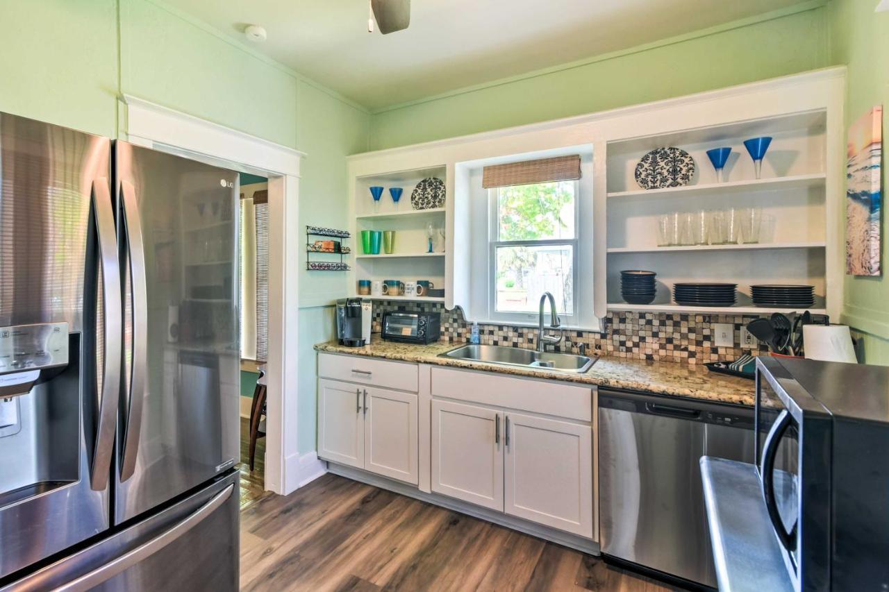 Quaint Galveston Vacation Home - Central Location! Exterior photo