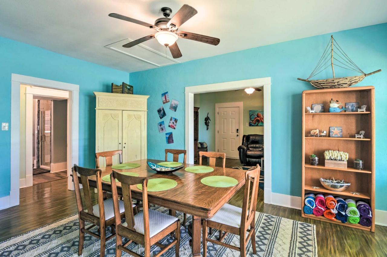 Quaint Galveston Vacation Home - Central Location! Exterior photo