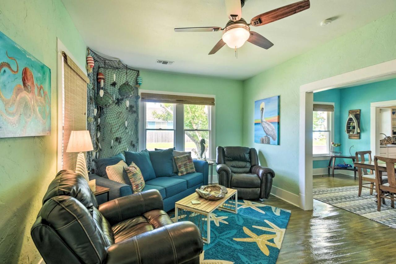Quaint Galveston Vacation Home - Central Location! Exterior photo