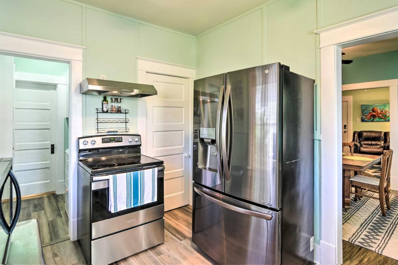 Quaint Galveston Vacation Home - Central Location! Exterior photo