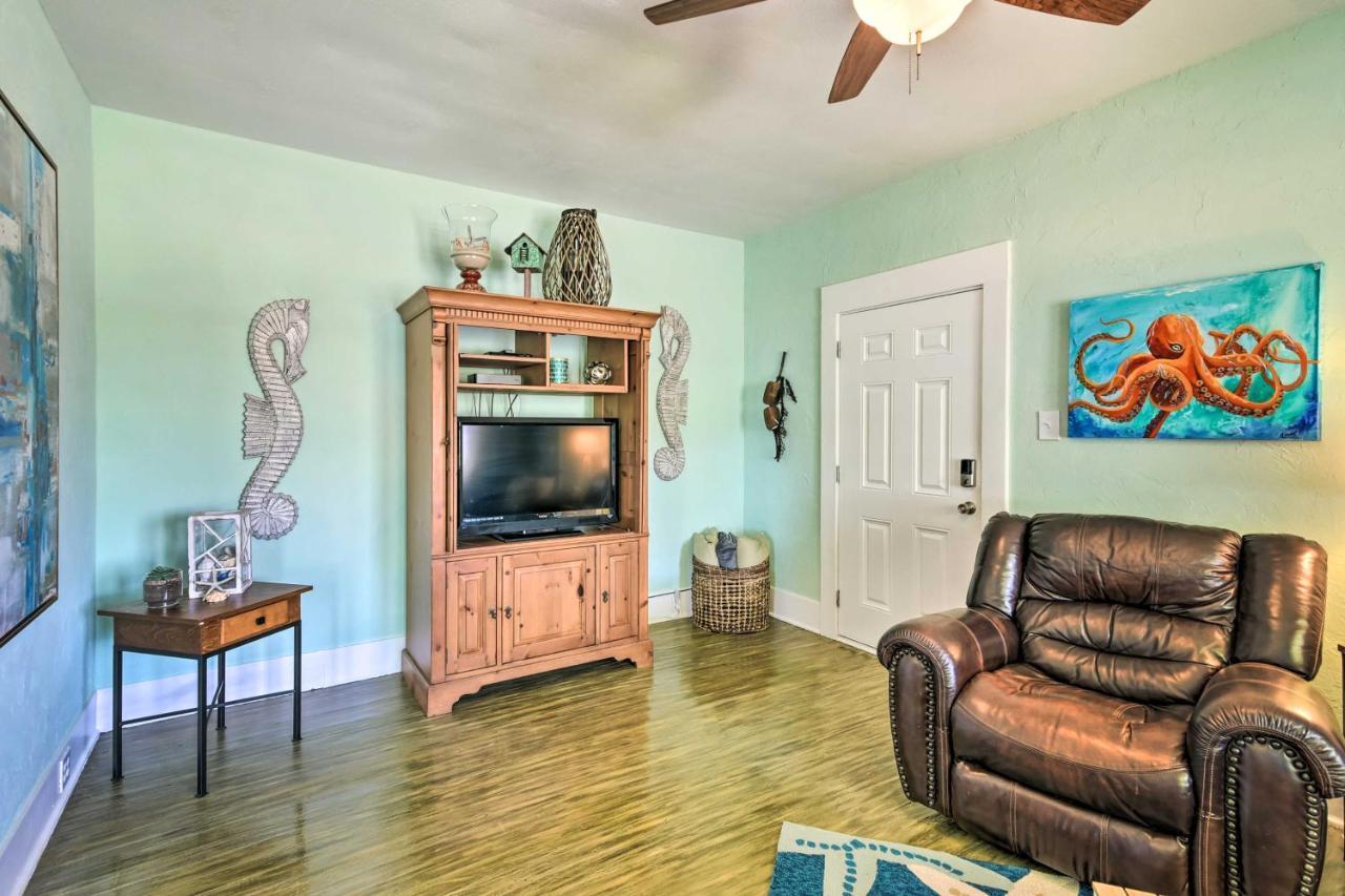 Quaint Galveston Vacation Home - Central Location! Exterior photo