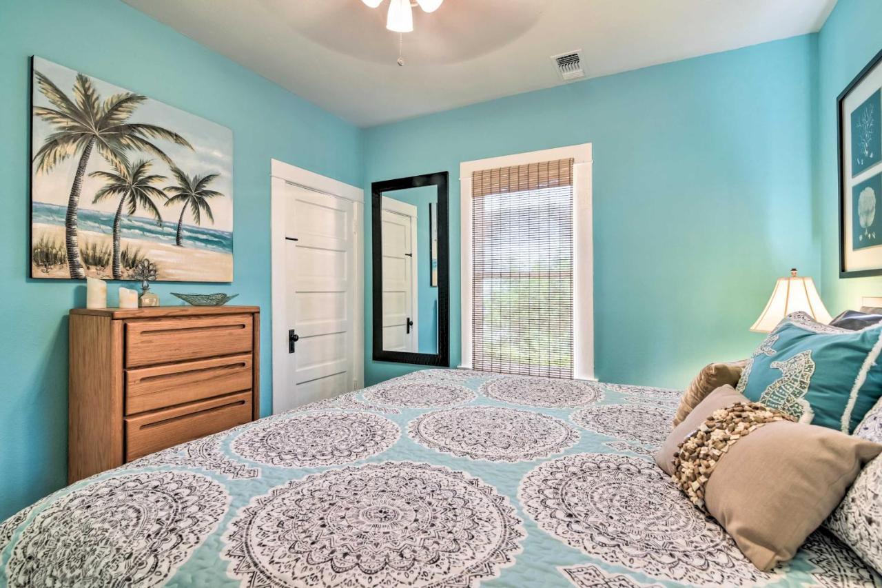 Quaint Galveston Vacation Home - Central Location! Exterior photo