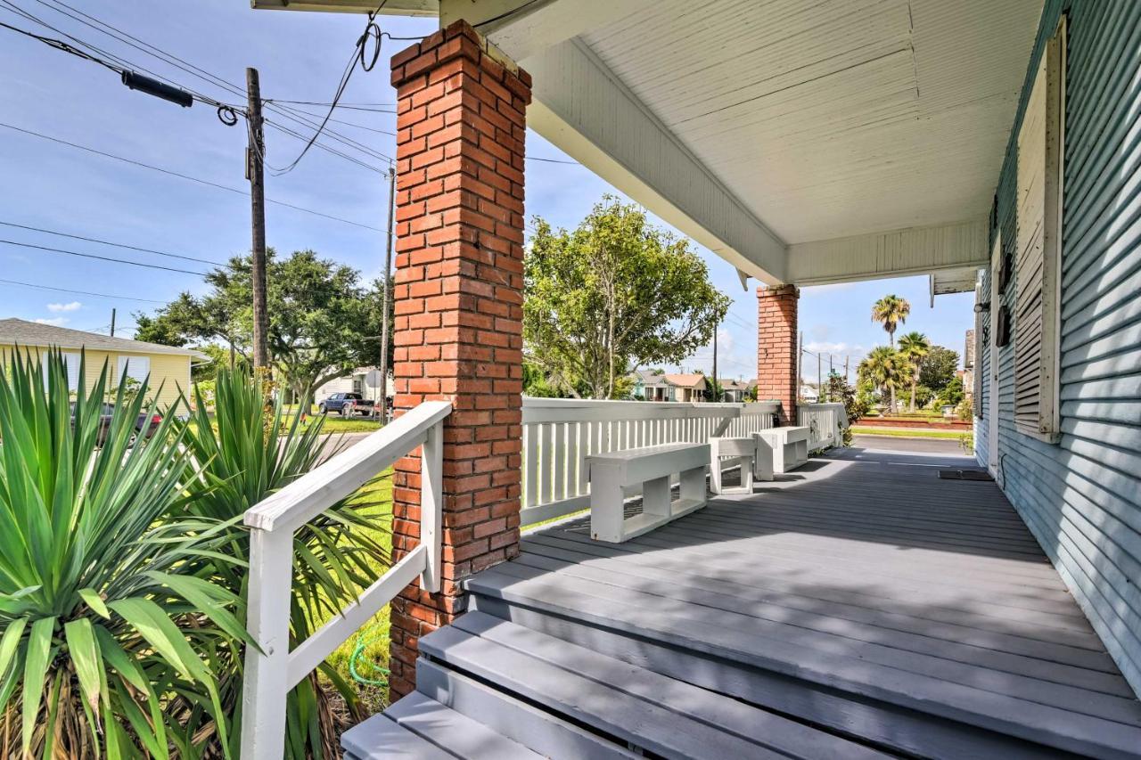 Quaint Galveston Vacation Home - Central Location! Exterior photo