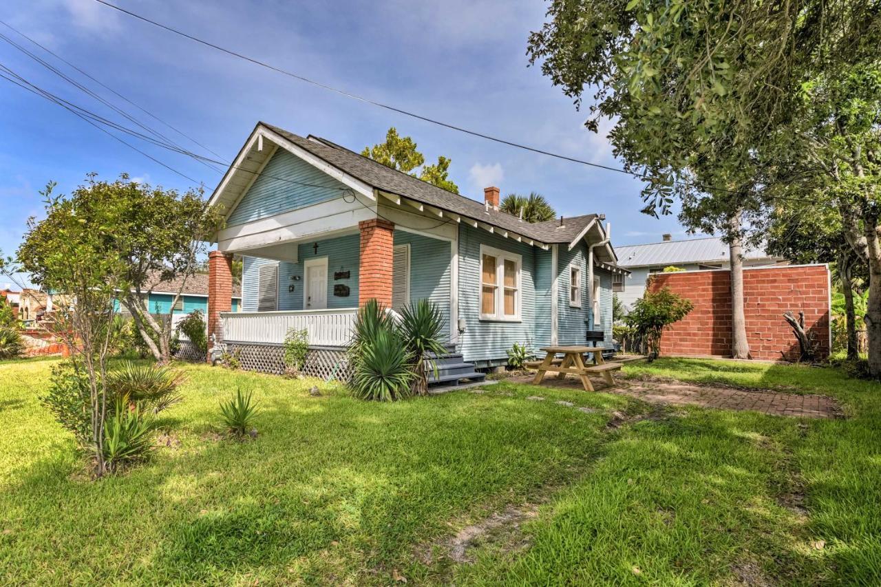 Quaint Galveston Vacation Home - Central Location! Exterior photo