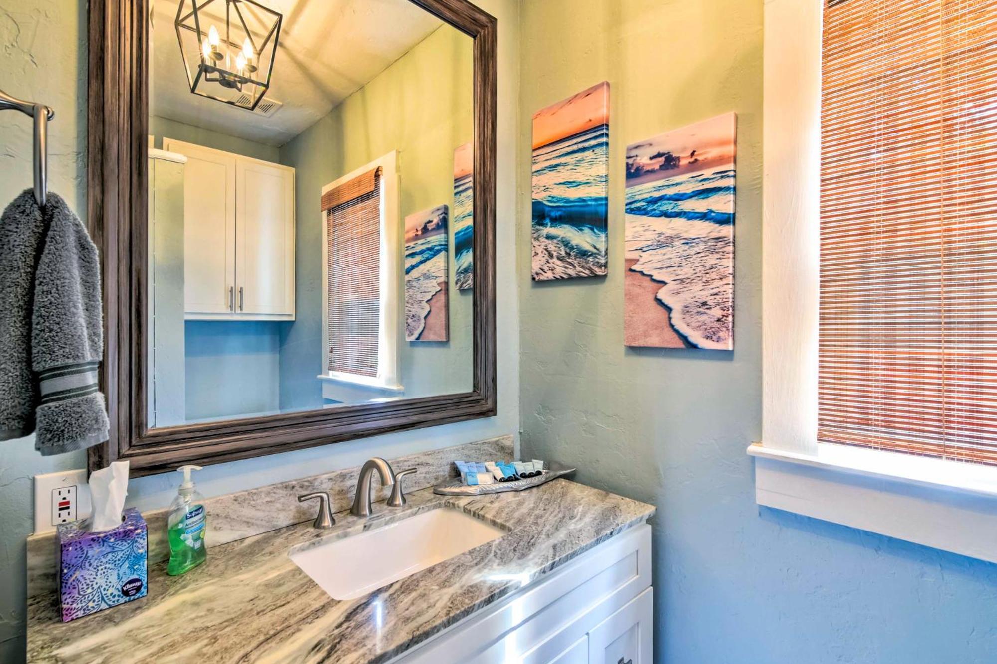 Quaint Galveston Vacation Home - Central Location! Exterior photo